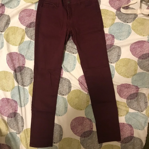 Burgundy color skinny jeans - Picture 2 of 3